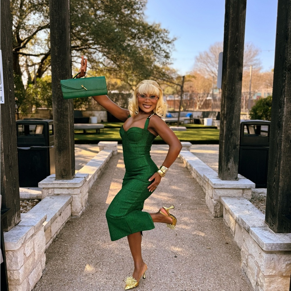 Green Midi Bodycon Dress with Sweetheart Neckline